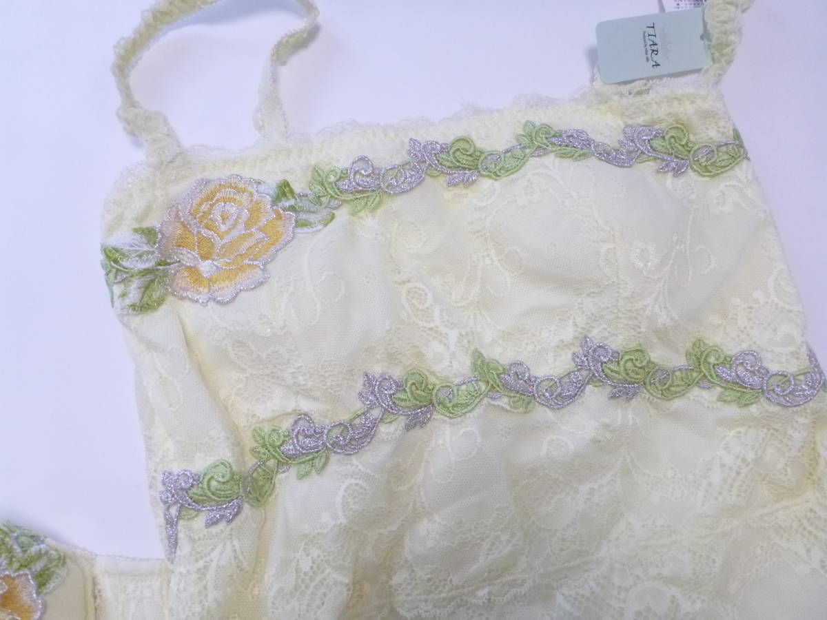 11550円 新品 TIARA ティアラ★4点セット 黄色 イエロー×花柄 花刺繍 ブラジャー ショーツ Tバック キャミソール A70 Mの画像6