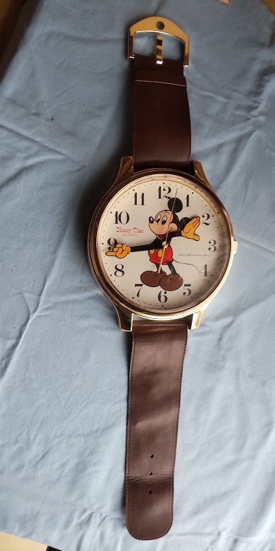 ミッキーマウス　Disney　Time　腕時計風 壁掛け時計　　FW618B　QUARTZ　ディズニータイム　昭和レトロ　中古キズ有_画像1