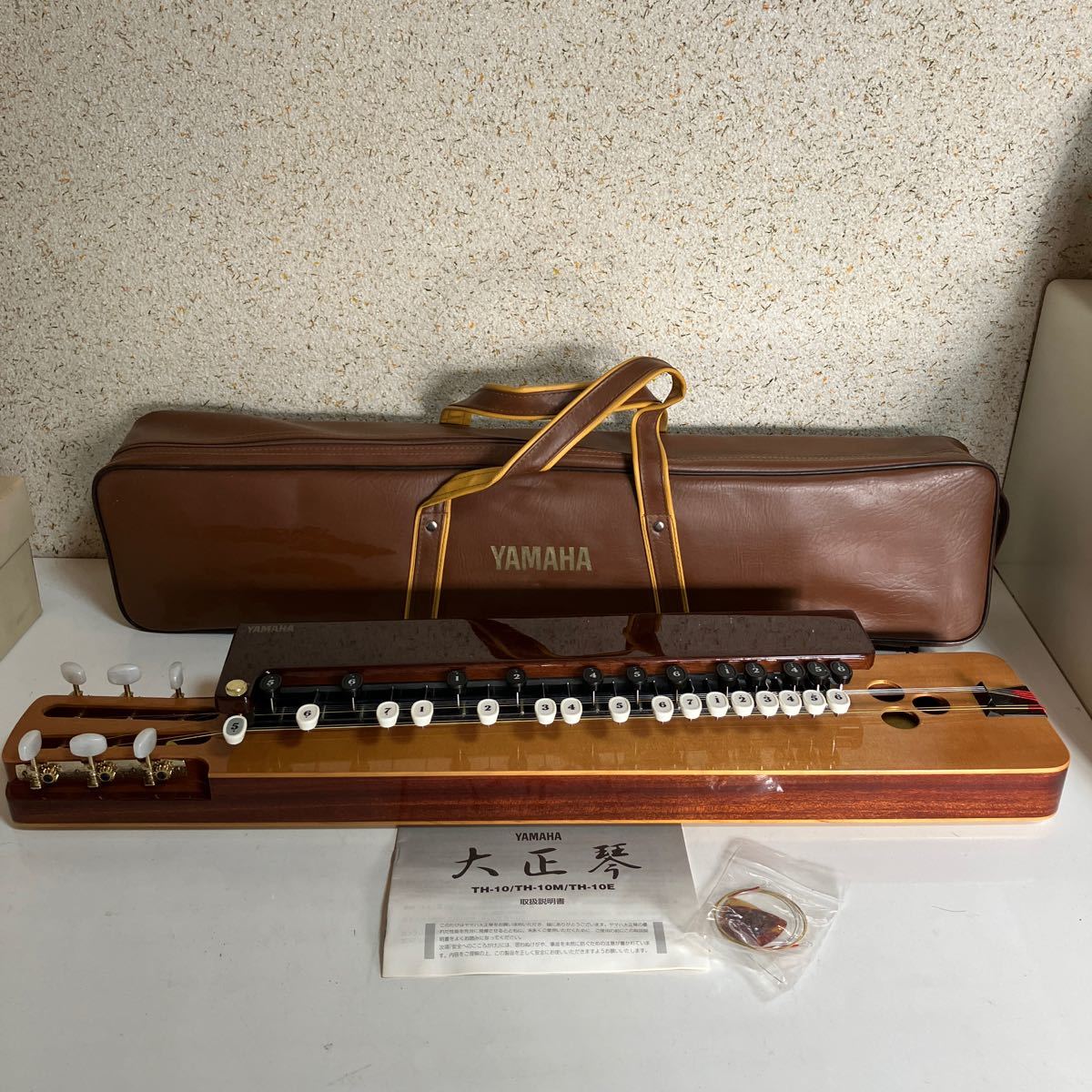 美品　保管品☆YAMAHA ヤマハ 大正琴 TH-10E ソフトケース付 和楽器 弦楽器 楽器/_画像1