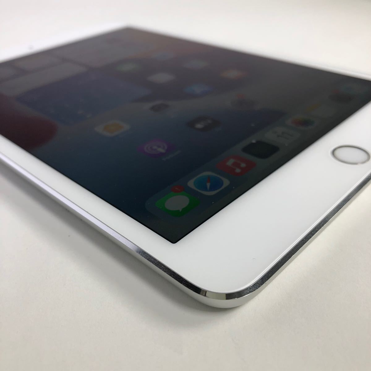 1653】Bランク Apple iPad mini4 Wi-Fi+cellular 32GB シルバー 1653】Bランク Apple iPad mini4 Wi-Fi+cellular 32GB シルバー