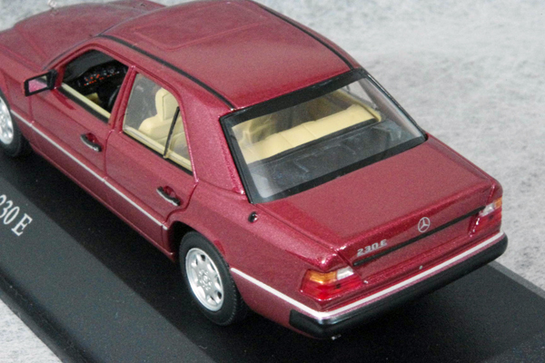 ● 1/43 メルセデス ベンツ 〓 230E ( W124 ) / アルマンダイン メタリック 〓 Mercedes_画像9