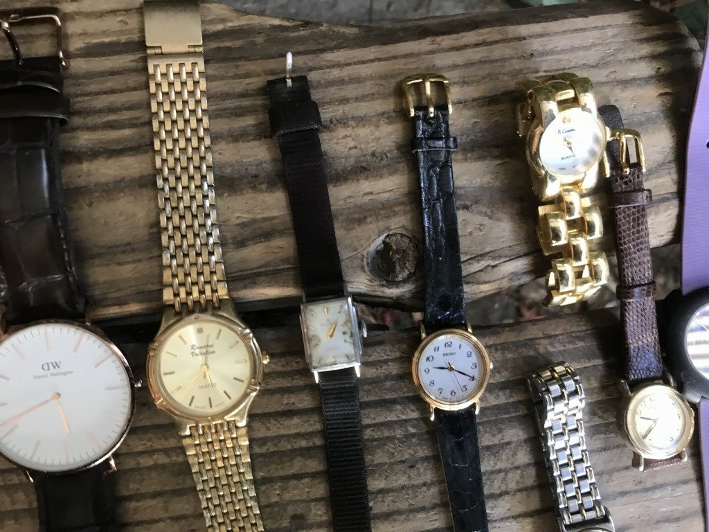 ★　【ジャンク品　現状渡し】　まとめて　腕時計　watch　時計　seiko　CASIO　CITIZEN　ALBA　OXY　FORMA　SAVANA　HANOWA　BOS　DW　etc_画像9