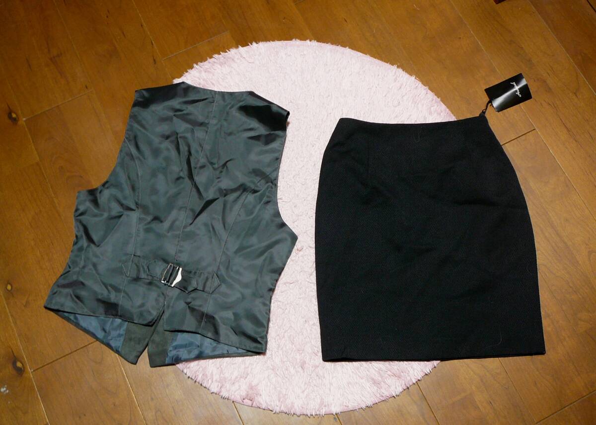 ●送料230円●　ベストとタイトミニスカート　OL制服　事務服　コスプレ衣装　ユニフォーム_ベストは調節可能な背ベルト付きです