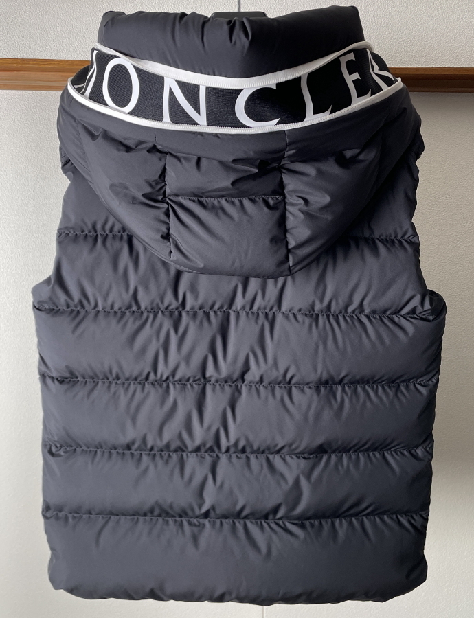 22AW　モンクレール MONCLER　 フード ロゴ　ダウンベスト ブラック_画像3