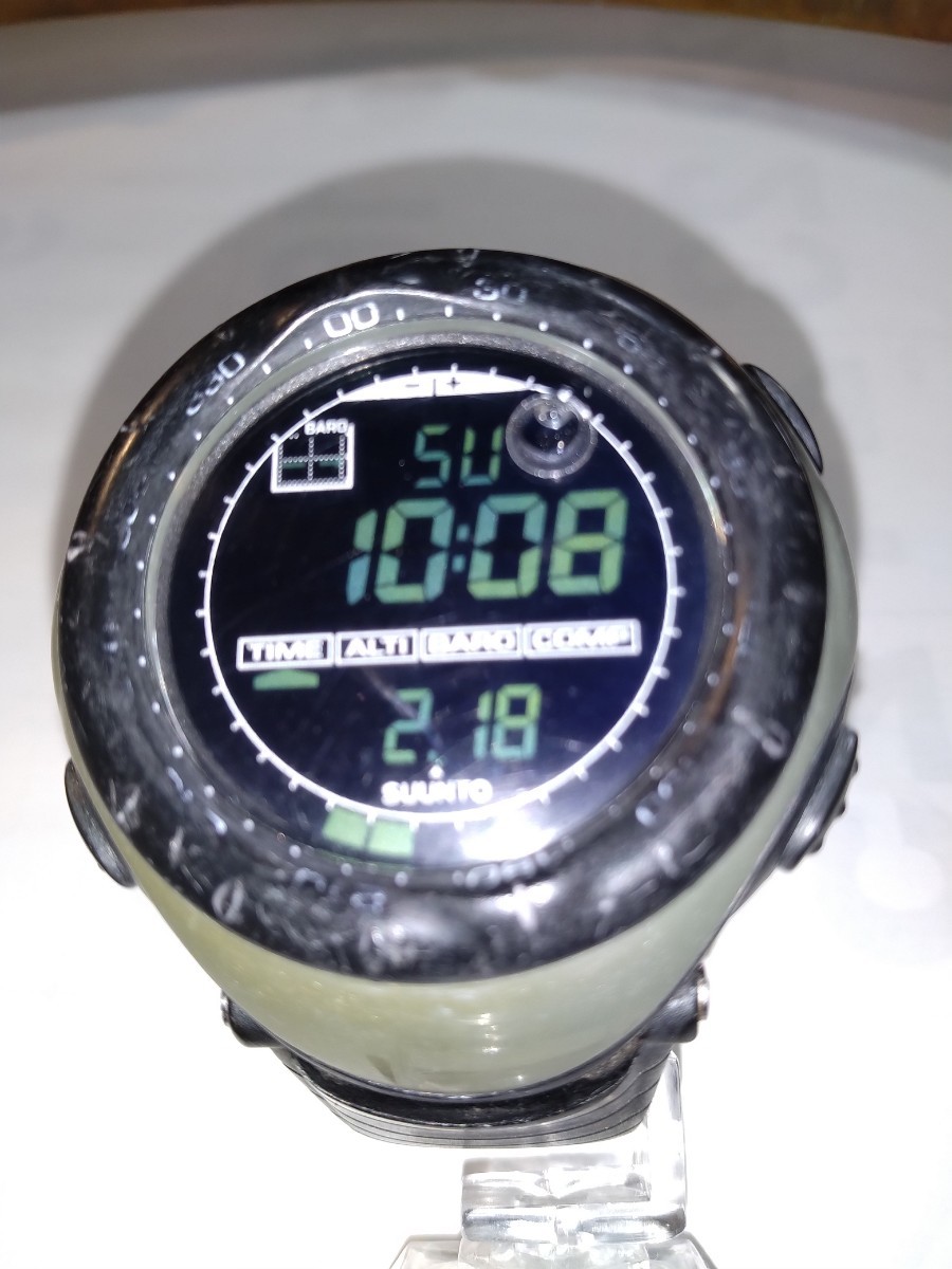 SUUNTO　中古デジタルメンズ腕時計稼働品（ジャンク品）_画像1