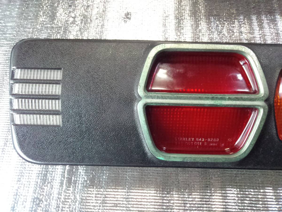  free shipping *RX-3 tail lamp * right side * rotary *12A* Savanna *S124* way bar *gla tea n* old car * Showa era * Solex 