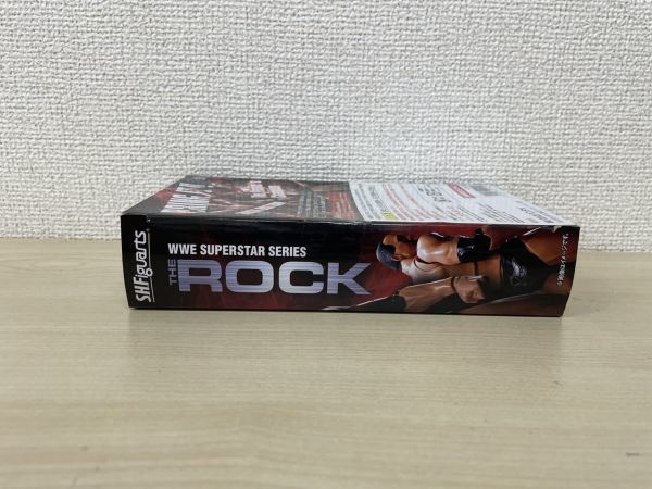 J521-M2-2026 BANDAI バンダイ SHFiguarts フィギュアーツ WWE The Rock ザ・ロック 全高約160ｍｍ PVC塗装済完成品 未開封品_画像3