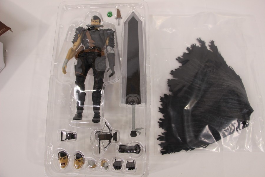 056 k1436 開封品 バンダイ S.H.Figuarts ベルセルク ガッツ 狂戦士の甲冑_画像2