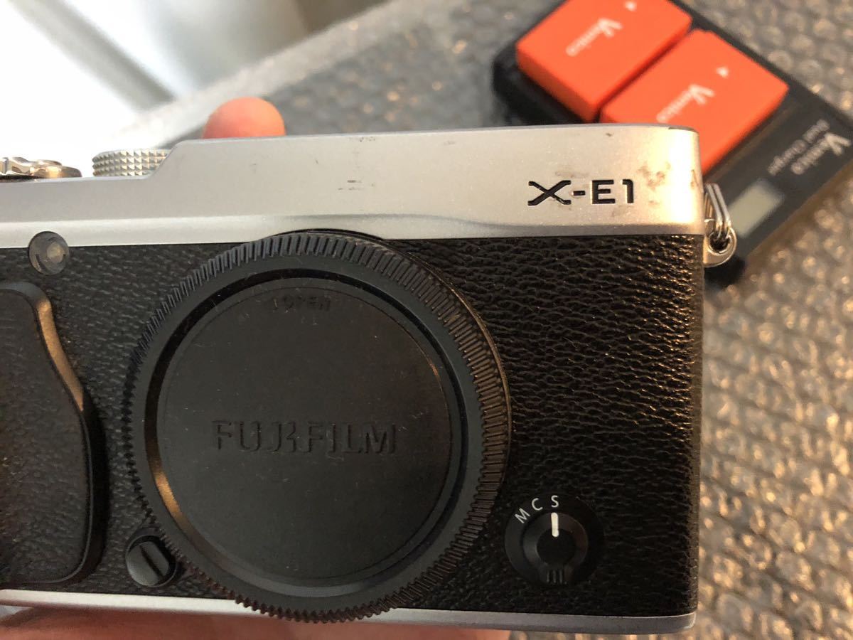 FUJIFILM XE-1 (富士フイルム+ 電池3個 + チャージャー。センサー大変に綺麗！配達無料。_画像9