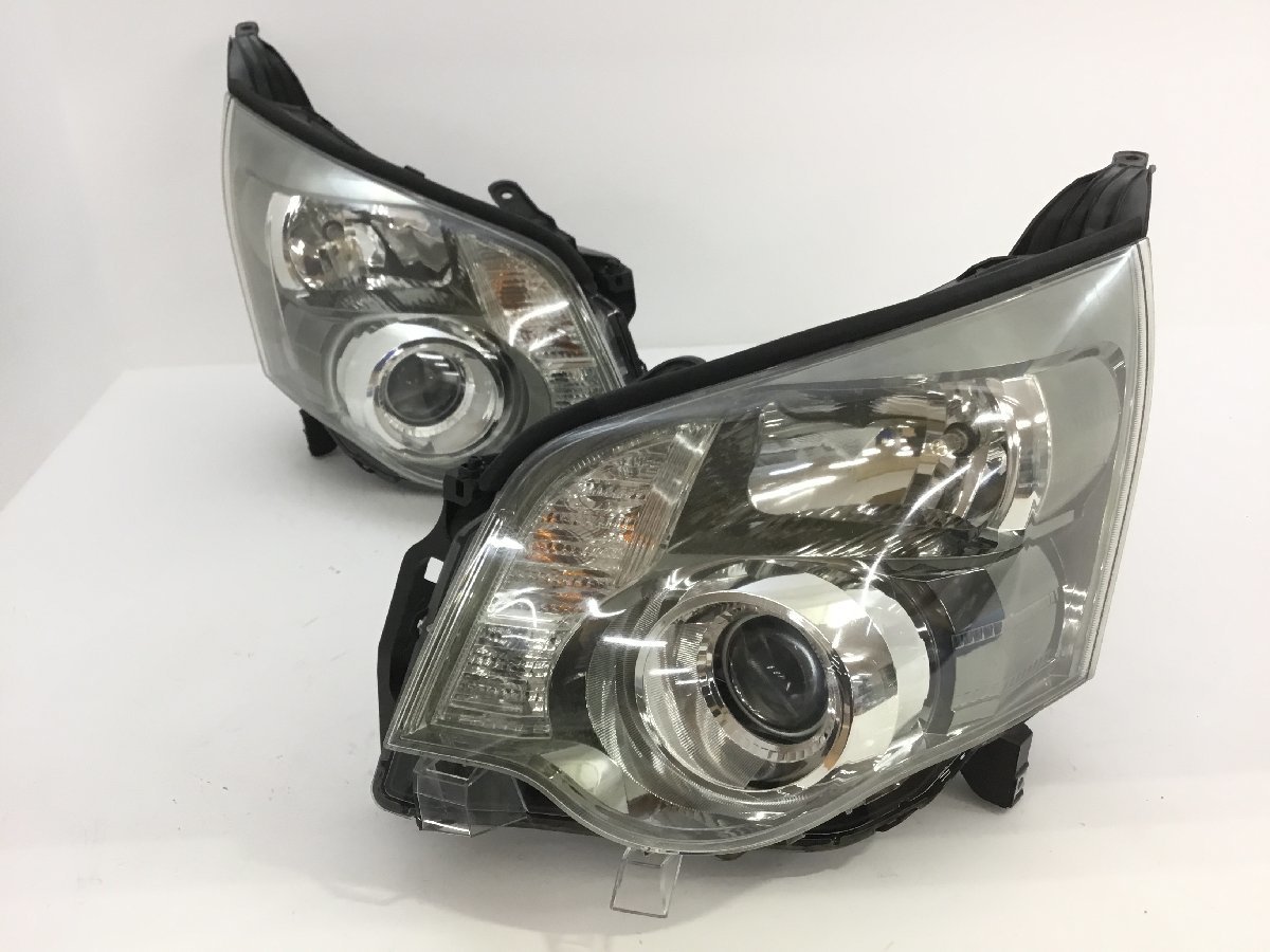 トヨタ ZRR70 ノア 後期 Si 純正 ヘッドライト HID 左右セット KOITO 28-223　　　　 　　　 　2400057 2I8-3　理_両側レンズ共に劣化の目立ちがあります。