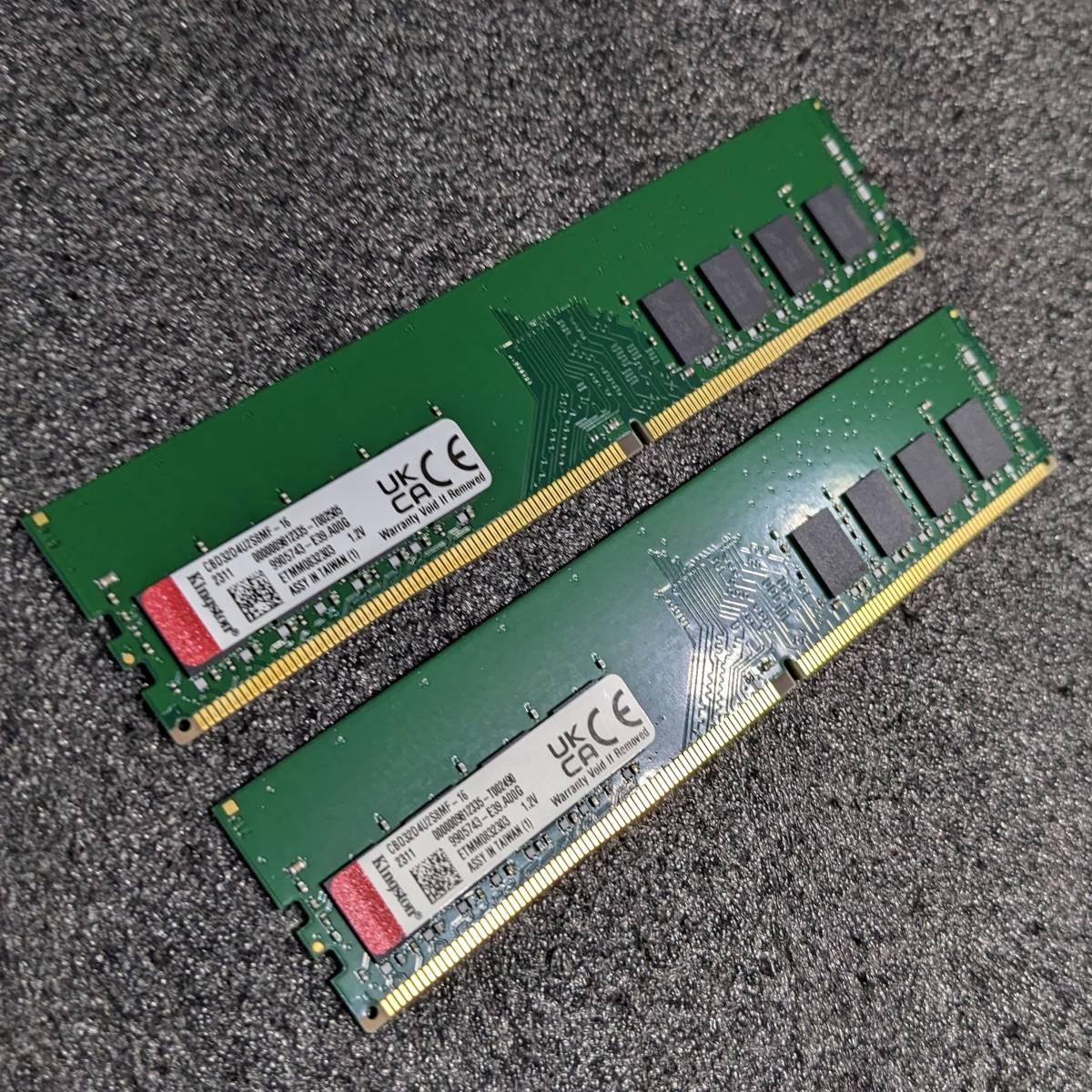 【中古】DDR4メモリ 32GB(16GB2枚組) Kingston CBD32D4U2S8MF-16 [DDR4-3200 PC4-25600]_画像2