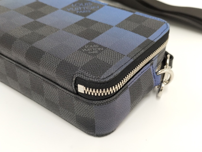 【中古】LOUIS VUITTON ショルダーバッグ アルファ ウェアラブルウォレット ダミエグラフィットジャイアント ブルー N60414_画像3