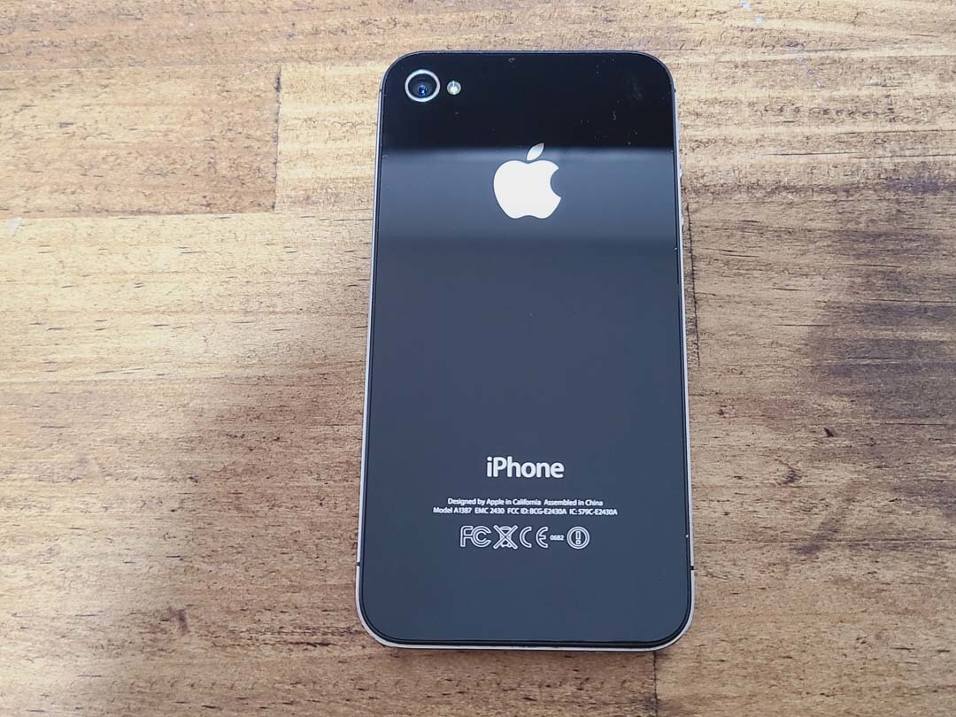 au iPhone4S 16GB A1387 ブラック 美品 送料185円♪_画像4