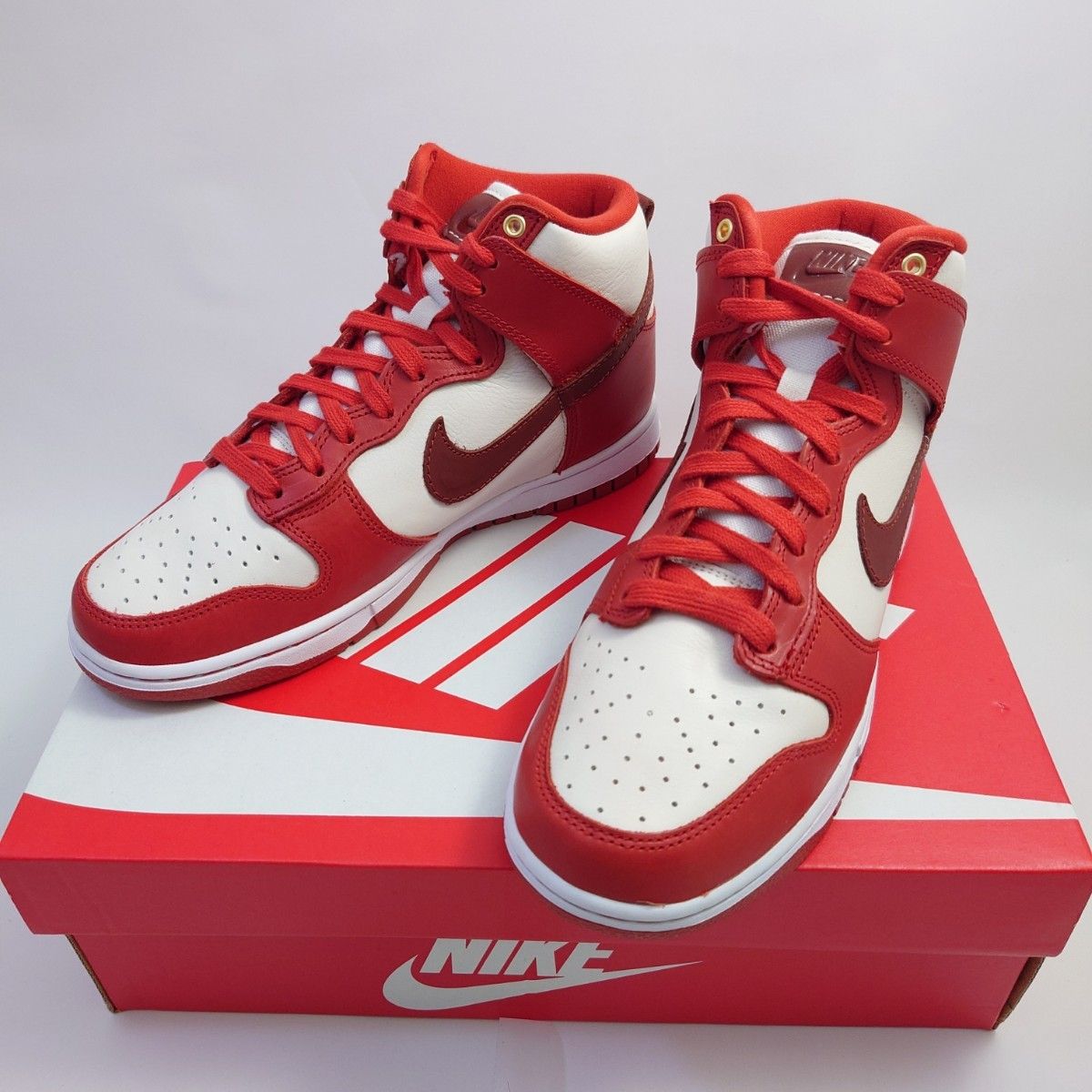 NIKE  WMNS Dunk High LXX Sneakers White Redナイキ　ウィメンズ ダンク ハイ LXX 