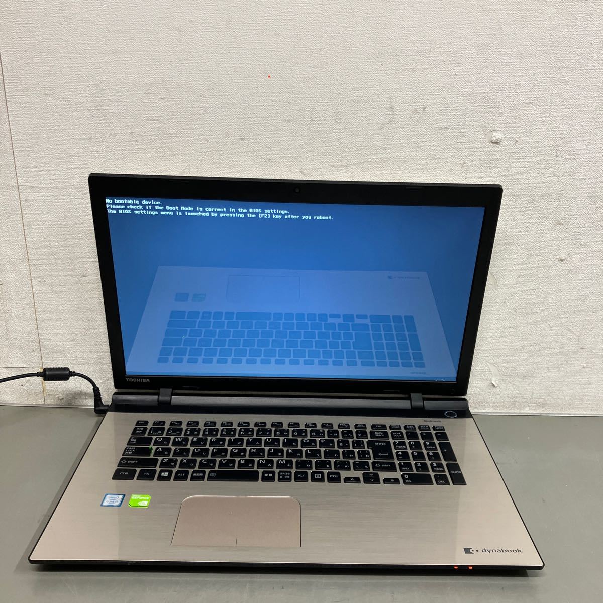 L197 TOSHIBA dynabook AZ67/VG PAZ67VG-SJB Core i7 第六世代　メモリ8GB ジャンク　_画像6