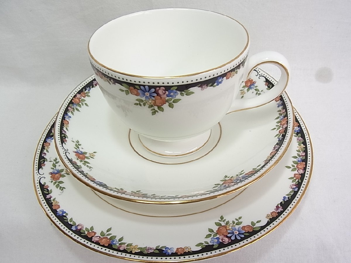 ウェッジウッドWEDGWOOD：Bone China MADE ID IN GRAND：ケ－キ皿&3枚コヒ－カップ：サイズ口径83mm：新品では御座いませ傷あたり無し_画像8