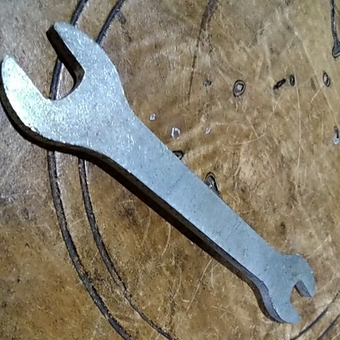  maintenance for tool loaded tool combination wrench Manufacturers unknown size inscription 8-10mm. total length 110.1mm. combination wrench thickness 4.0mm.