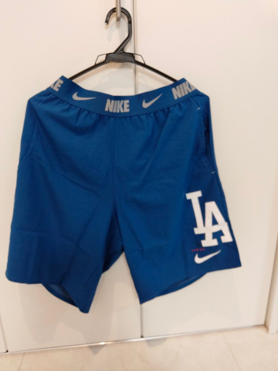 新品 NIKE ロサンゼルス・ドジャース ショートパンツ ハーフ 新品 NIKE ロサンゼルス・ドジャース ショートパンツ ハーフ