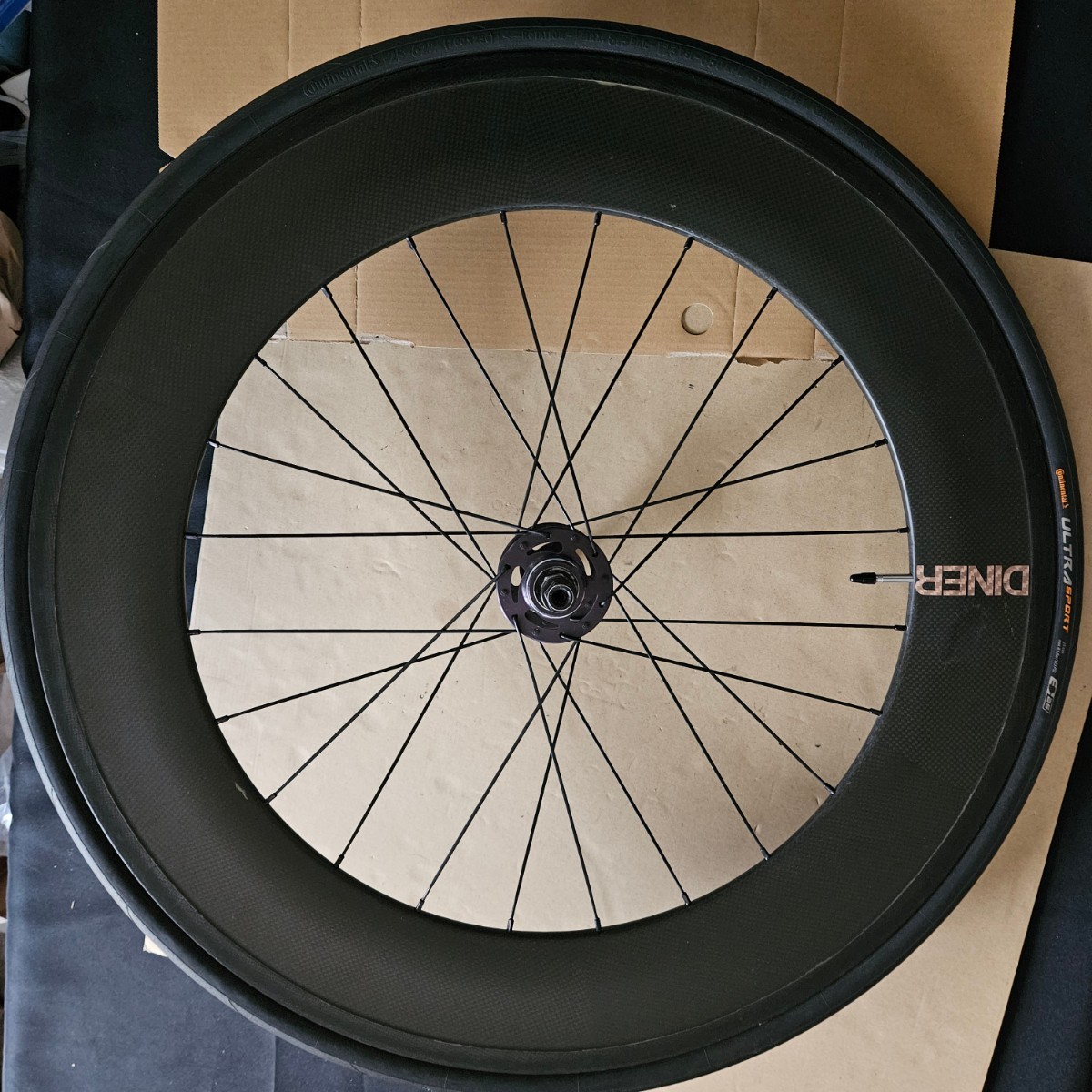 DINER ダイナー カーボンホイールセット 前60mm 後88mm タイヤ付 DINER ダイナー カーボンホイールセット 前60mm 後88mm タイヤ付