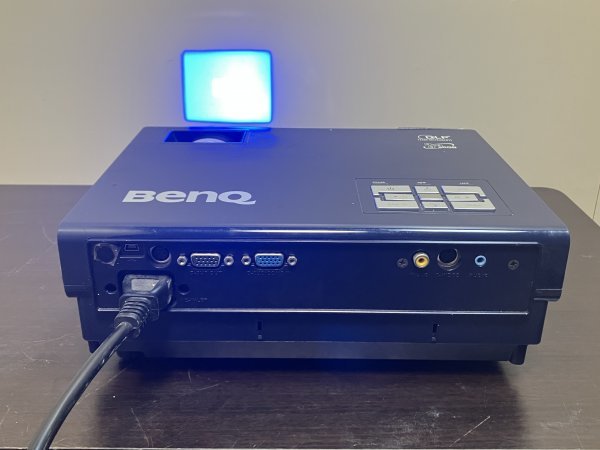 4309 BenQ ベンキュー ビジネスプロジェクター MP611C 液晶 DLPプロジェクタ 2100ルーメン 動作確認済み 千葉県船橋市三咲 手渡し可_画像4