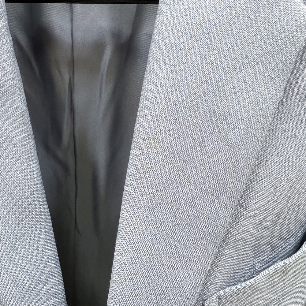 中古　キッズタキシード　子ども用　ジュニア　スーツ　明るい灰色　グレー色　130～140ｃｍ　2点セット　写真撮影　結婚式　KDTX-8_画像8