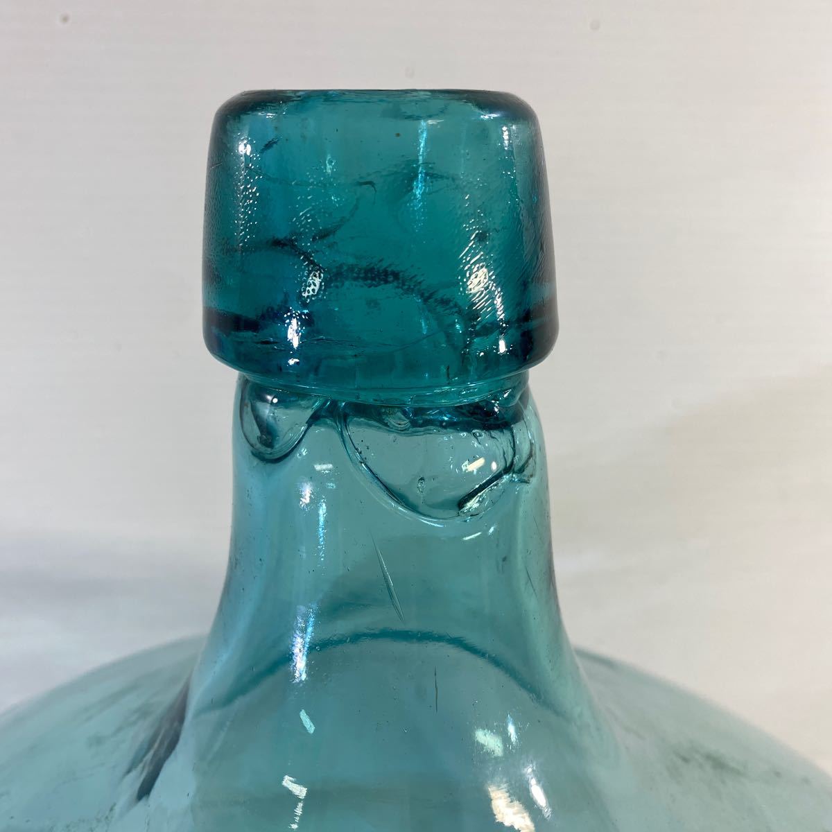 デミジョンボトル 大きなガラス瓶 ガラス瓶 気泡 キズあり 花瓶 古い 希少品 アンティーク 当時物 昭和レトロ 古道具 状態込み 中古_画像3