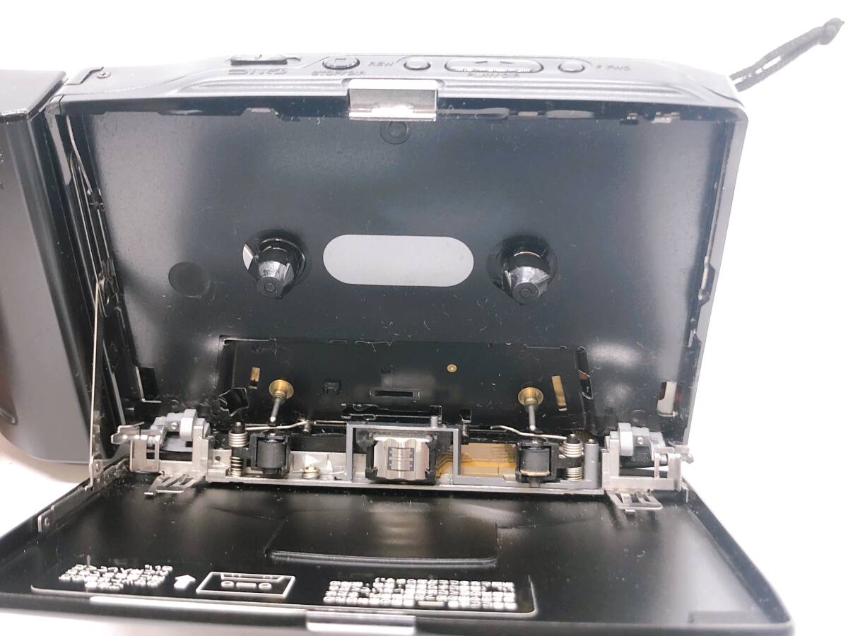 【17590】AIWA アイワ カセットプレーヤー HS-PX610 ブラック サイズ 140×80×20 充電池 ソフトケース イヤホン 付 約180ｇ 動作確認済み _画像8