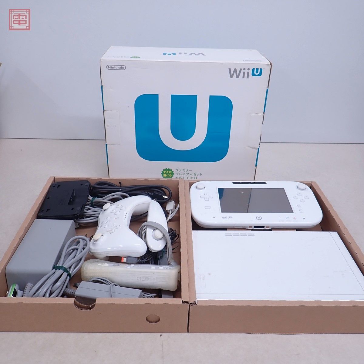 動作品 WiiU 本体 32GB シロ ファミリー プレミアム セット ニンテンドー 任天堂 Nintendo 箱説付【20_画像1