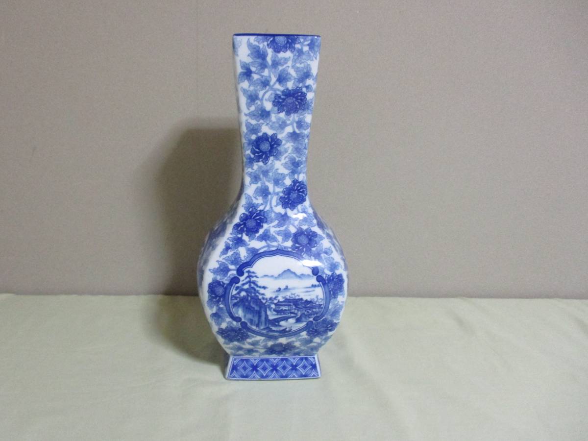 瀬戸焼花瓶（【飛騨彦】染付け山水画）：白磁に青色の花柄模様＆山水画・陶磁器・花瓶_画像3