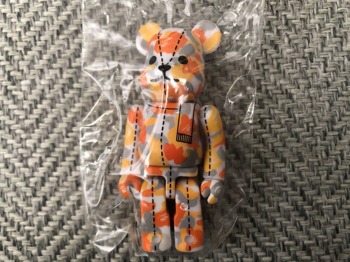 透明袋未開封 A BATHING APE 28周年 BE@RBRICK BAPE CAMO #3 100% MEDICOM TOY ベアブリック エイプ カモ メディコムトイ 迷彩 オレンジ_画像1