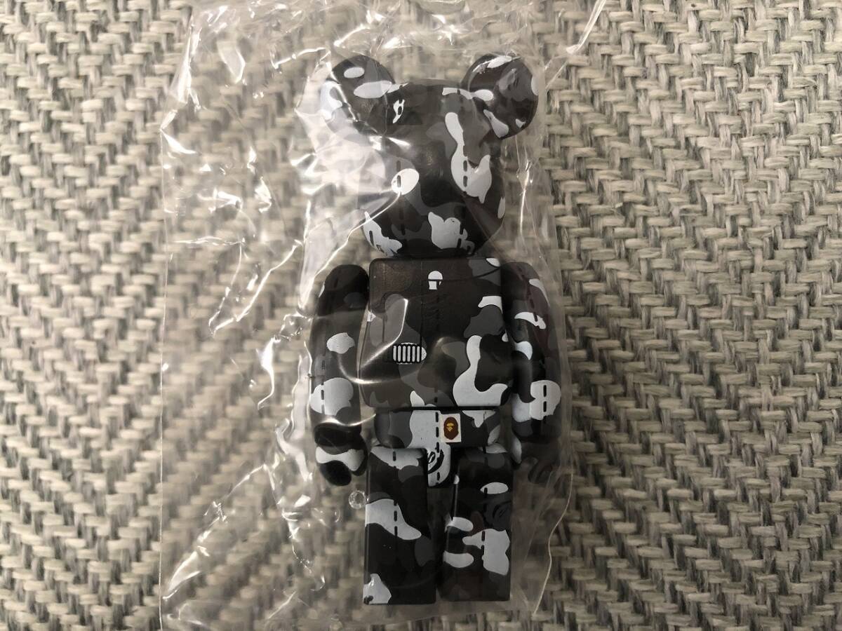 透明袋未開封 A BATHING APE 28周年 BE@RBRICK BAPE CAMO #3 100% MEDICOM TOY ベアブリック エイプ カモ メディコムトイ 迷彩 ブラック_画像2