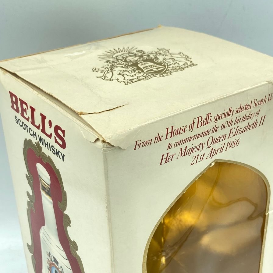 ベルズ エリザベス女王 60歳 生誕記念 白陶器ボトル 750ml 43％ BELL'S 1291g【A4】_画像7