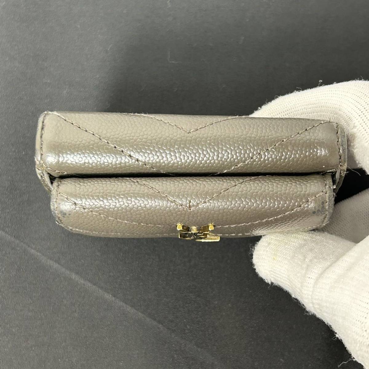 ☆1円〜☆イヴ・サンローラン三つ折り 財布 YSL Vステッチ 美品 レザー_画像5