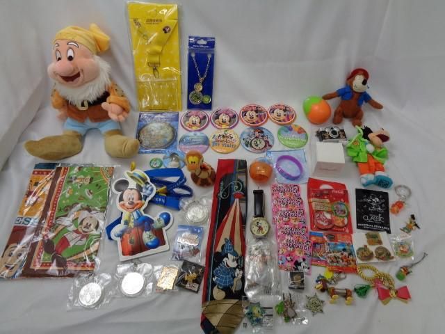 【同梱可】中古品 ディズニー グーフィー ミッキー ミニー 他 ピンバッジ 缶バッジ パスケース 等 グッズセット_画像1