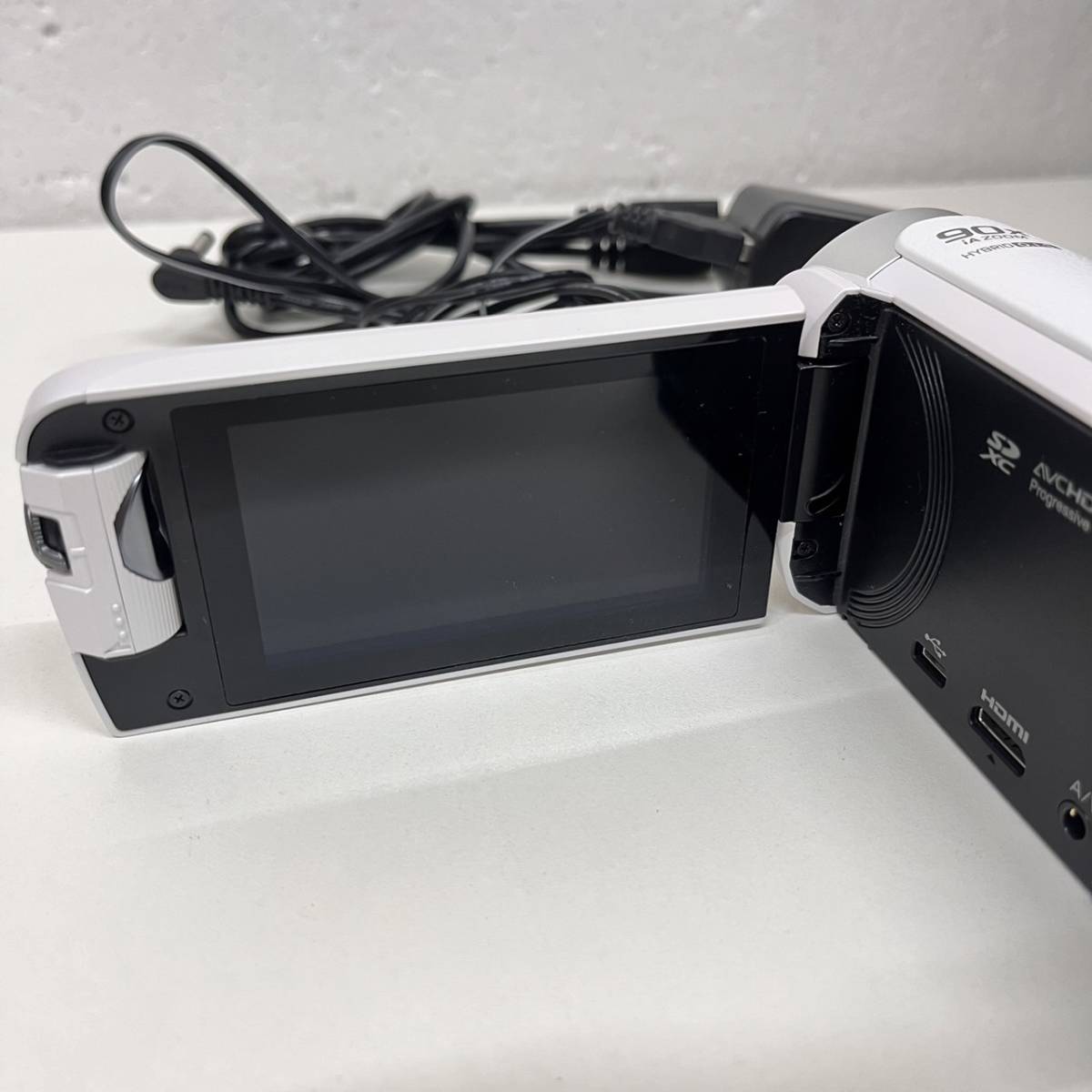 【C-22389】Panasonic パナソニック デジタルハイビジョン ビデオカメラ HC-W585M ホワイト 白 2018年製 通電確認済み 保管品_画像2