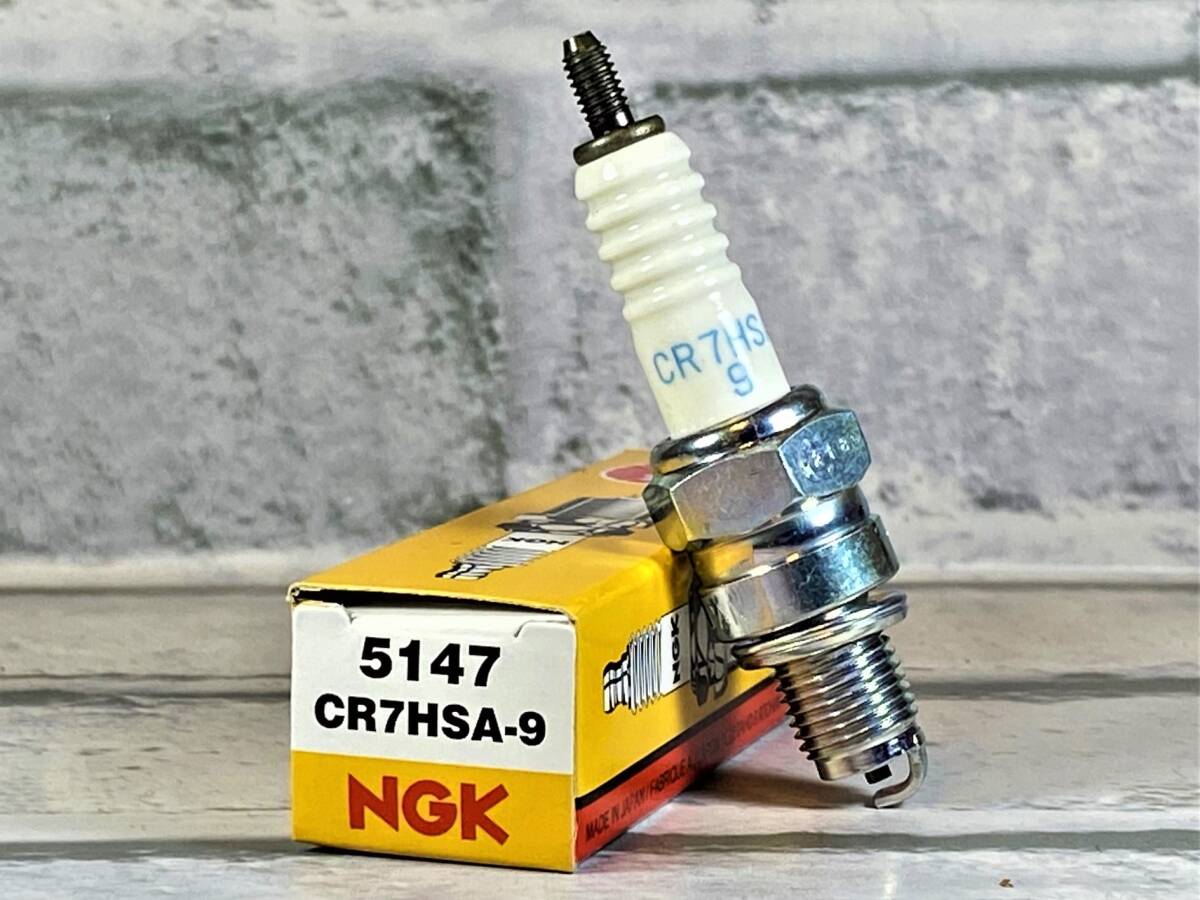 ＮＧＫ　ＣＲ７ＨＳＡ－９　ホンダ　ベンリィ、プロ　ＡＡ０３　１１～１５　適合　新品！_画像1