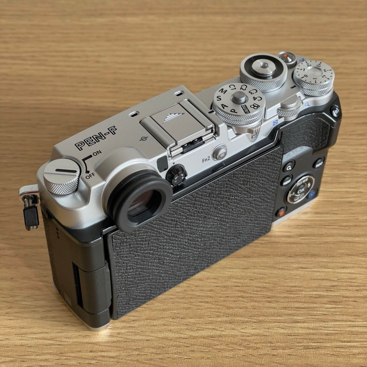 極美品 OLYMPUS PEN-F ボディ シルバー ミラーレス一眼レフカメラ オリンパス マイクロフォーサーズ