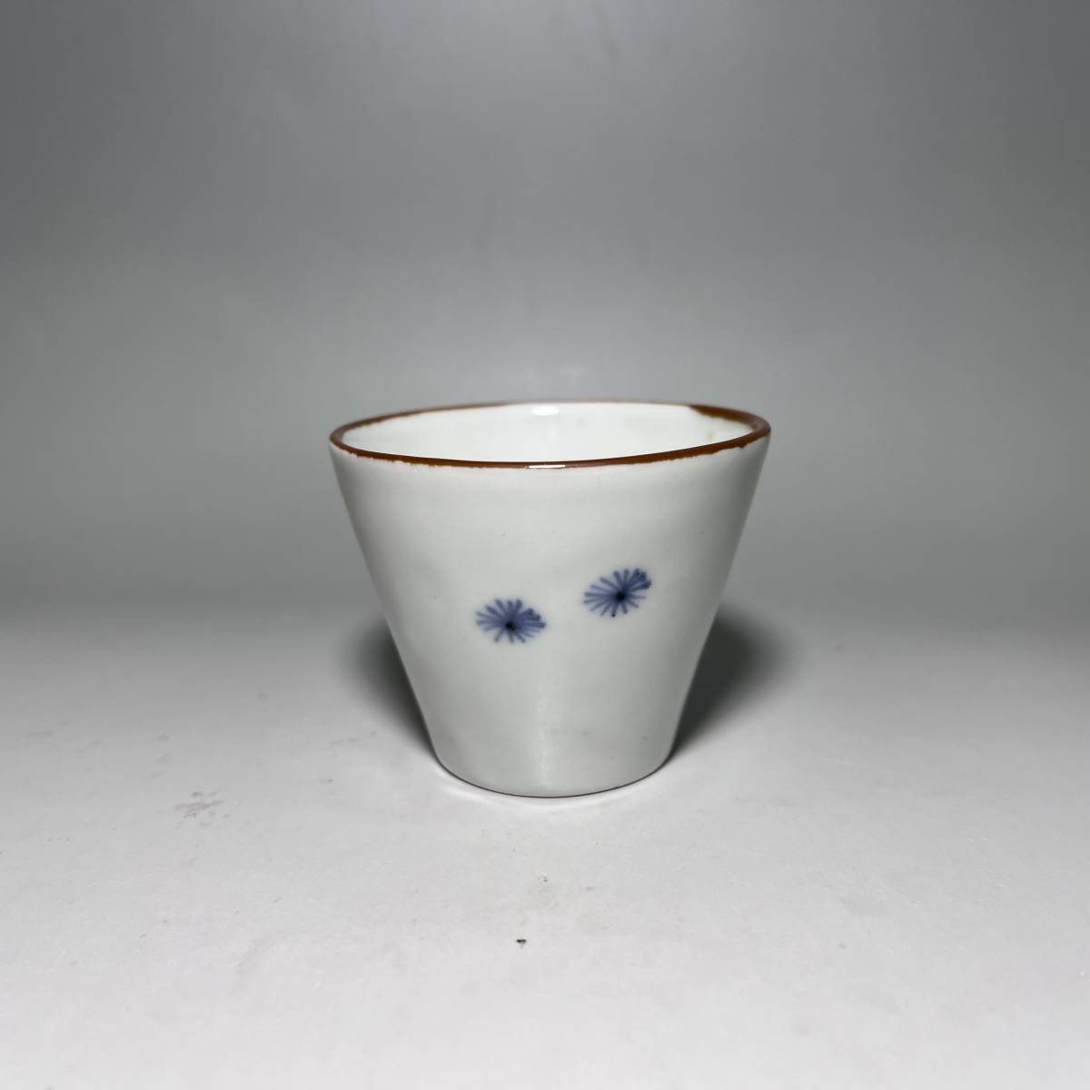 【何鹿の里】古伊万里・松葉散し文 ①・蕎麦猪口（酒器・茶器・そば猪口）_画像3