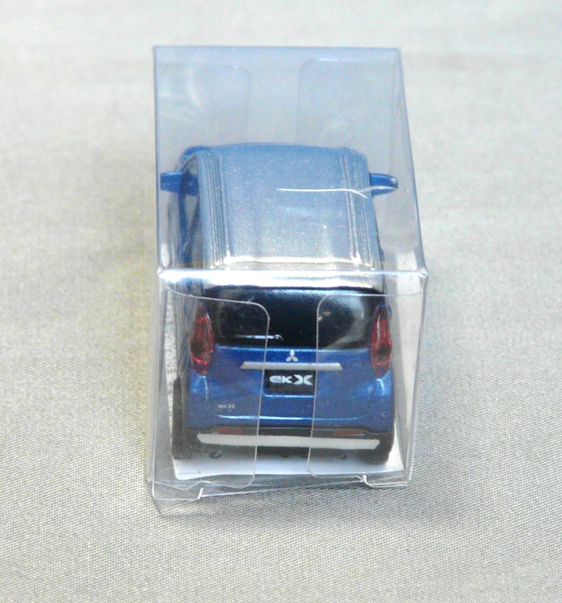 MITSUBISHI ディーラー特注 1/64 ekクロス ライトニングブルーマイカ×スターリングシルバー カラーサンプル プルバックカー LED点灯確認済の画像5