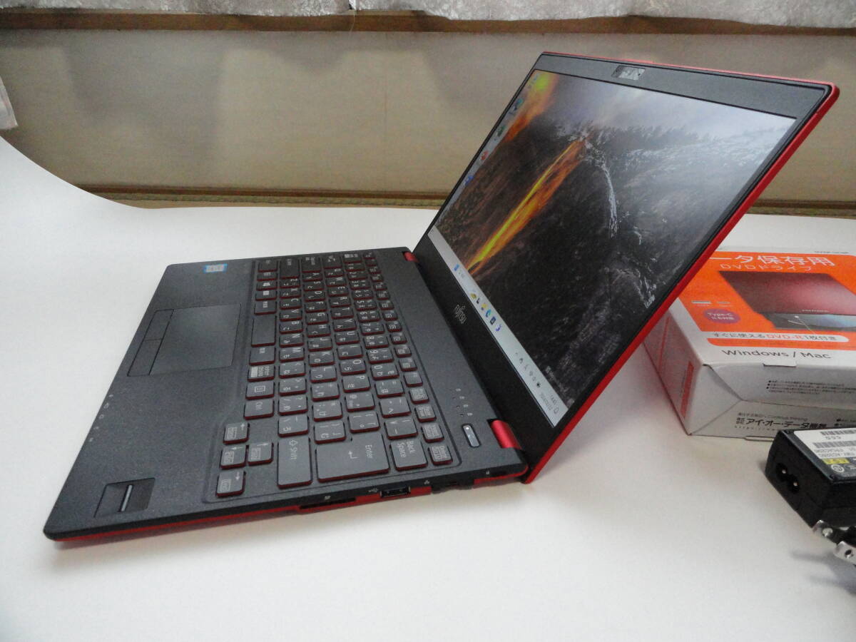 ☆☆お奨め綺麗な 富士通Lifebook U75/B3 Corei5 SSD Win11 レッドかわいい綺麗な美品な中古品 富士通 ☆☆_画像3