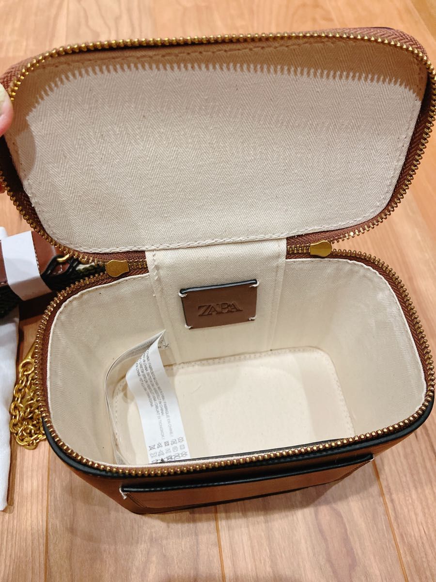新品未使用 ZARA テクスチャー クロスボディバッグ ブラウン 新品未使用 ZARA テクスチャー クロスボディバッグ ブラウン