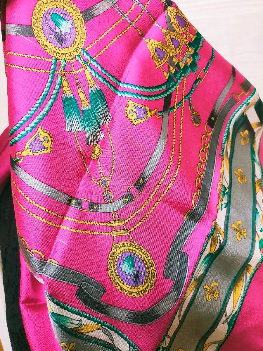 スカーフ シルクスカーフレトロシルクスカーフ100%美品ホットピンクスヌード　スリット糸使用ラメゴルドー