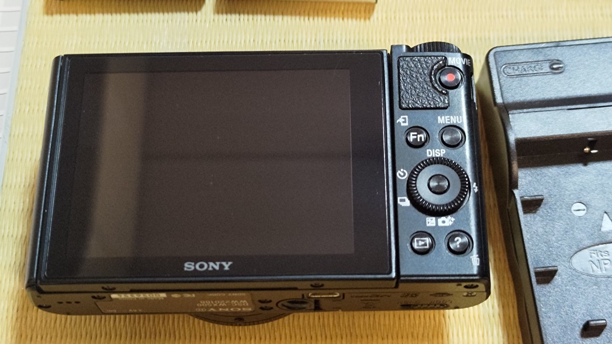 【送料無料・匿名配送】美品 SONY ソニー DSC-WX500 Cyber-shot ブラック 純正バッテリー2個 純正ケース付き 液晶保護シート付き 充電器付_画像6