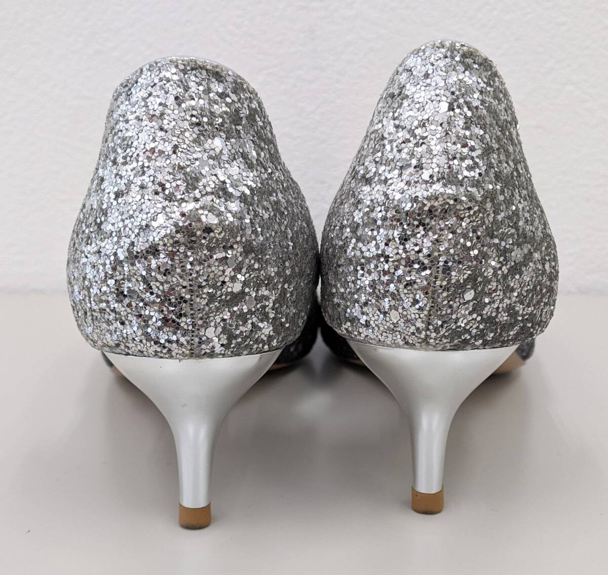 【749】JIMMY　CHOO　ジミーチュウ　パンプス　シルバー　サイズ　39　26cm　レディース　女性　シューズ　靴　イタリア製　ブランド_画像4