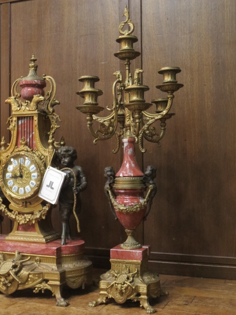 美品 最高級 イタリア Lancini 大理石 エンジェル 天使 真鍮 オルモル装飾 マントルクロック キャンドルスタンド 一対 置時計 燭台 ロココの画像5