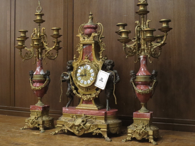 美品 最高級 イタリア Lancini 大理石 エンジェル 天使 真鍮 オルモル装飾 マントルクロック キャンドルスタンド 一対 置時計 燭台 ロココ_画像2