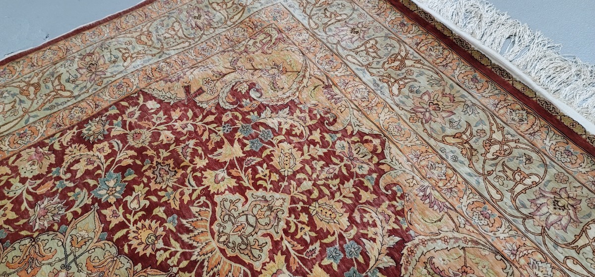 ヘルケ本物絨毯100% 手織りシルク 綺麗な色、高級な絨毯、未使用品 綺麗な状態 サイズ:147cm×103cm サイン有り かなり細かく作ってる絨毯_画像7
