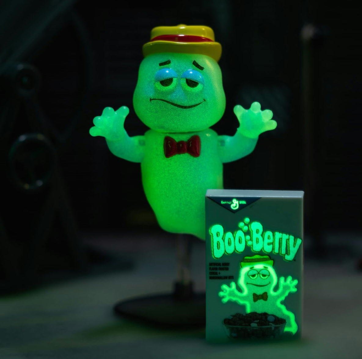 ★ブー ベリー 蓄光 フィギュア General Mills Boo berry 6-Inch Glow-in-the-Dark Action Figure - Exclusive 新品 toy 人形 雑貨_画像2