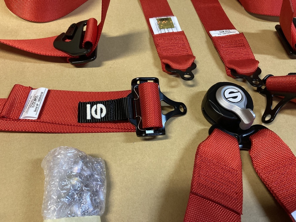  free shipping new goods 6 -point type seat belt Hans correspondence red SPARCO 2024 year made FIA official recognition (8853-2016) small of the back belt adjuster attaching Sparco endurance race .