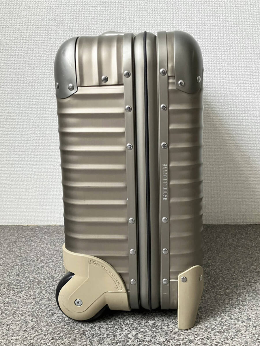 RIMOWA TOPAS TITANIUM Rimowa topaz titanium business Toro Lee 2 wheel 28L/ original suitcase to lorry Pilot original